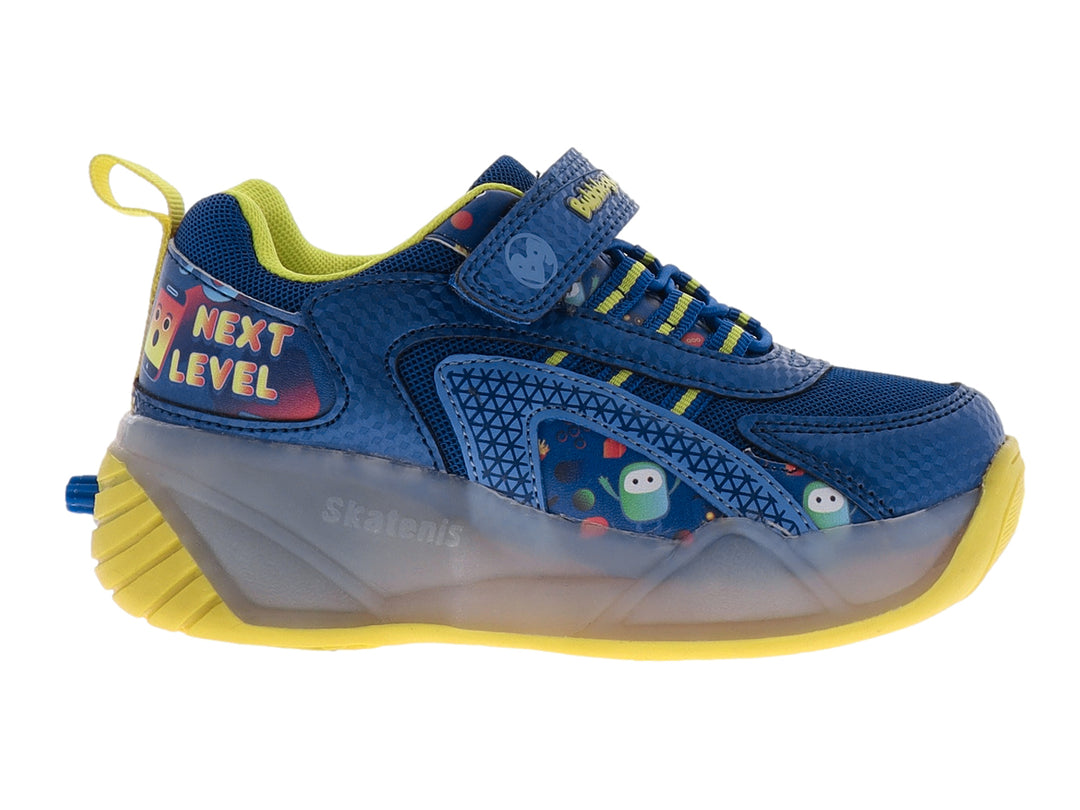 Tenis deportivos infantiles color azul y amarillo con detalles multicolores y suela gris translúcida.