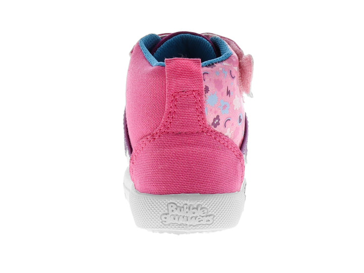 Tenis infantiles color fiusha con detalles en turquesa y blanco, con agujetas y acabado brillante.