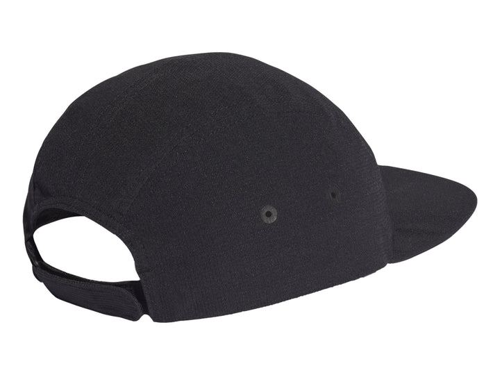 Gorra deportiva Adidas de color negro con logotipo blanco en el frente.