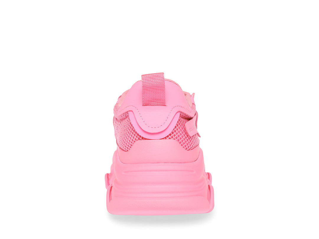 Tenis Steve Madden Posses Sion en color rosa intenso con suela gruesa y detalles de malla.