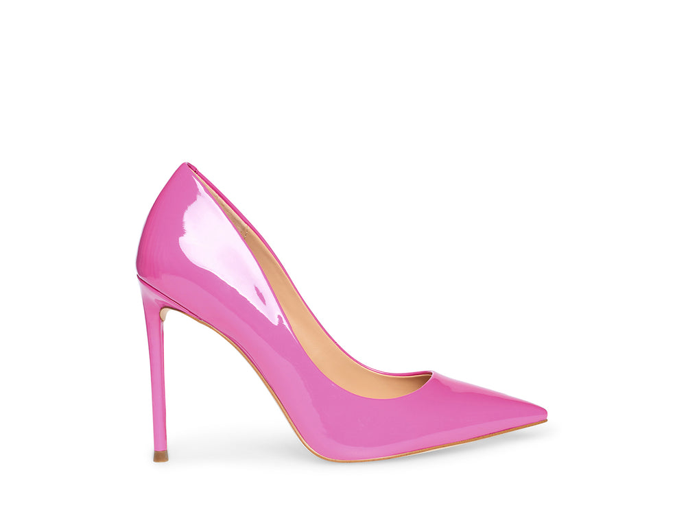 Zapato de tacón alto estilo stiletto en color violeta brillante con punta fina de la marca Steve Madden.