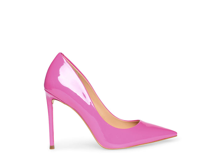 Zapato de tacón alto estilo stiletto en color violeta brillante con punta fina de la marca Steve Madden.