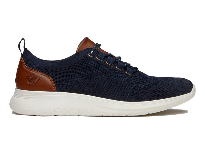 Zapato casual Dockers color marino con detalles en café y suela blanca.