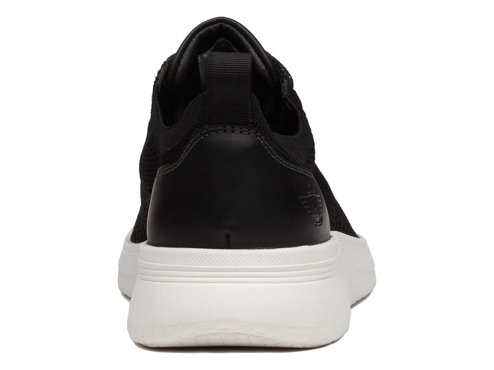 Zapato casual Dockers color negro con suela blanca y tejido transpirable.