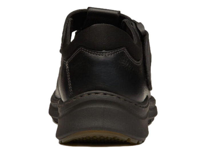 Zapato sandalia Dockers color negro de cuero con aberturas laterales y frontales.