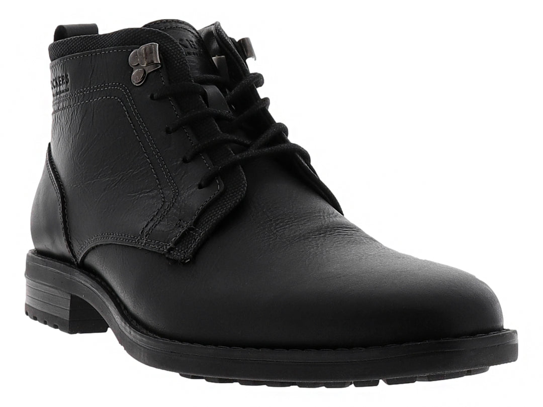 Bota casual de cuero color negro con cordones y suela negra.