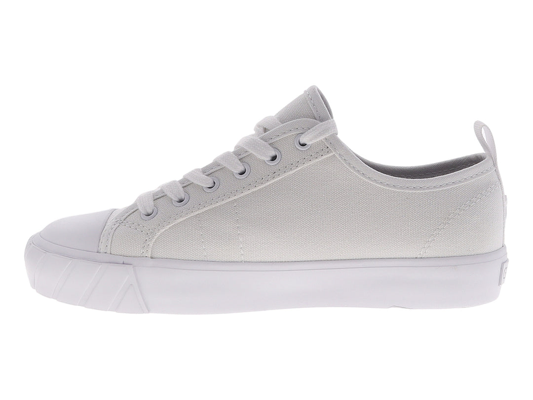 Tenis blancos de la marca Guess con logotipo lateral y suela blanca gruesa.