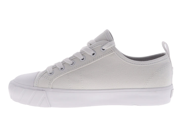 Tenis blancos de la marca Guess con logotipo lateral y suela blanca gruesa.