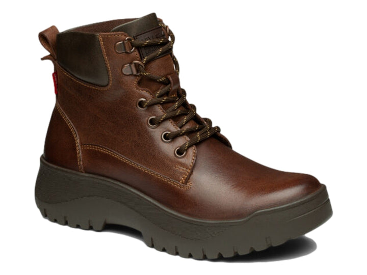 Bota casual de color marrón con cordones y suela gruesa dentada.