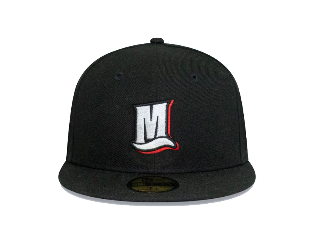 Gorra de béisbol New Era color negro con logotipo bordado en la parte frontal.