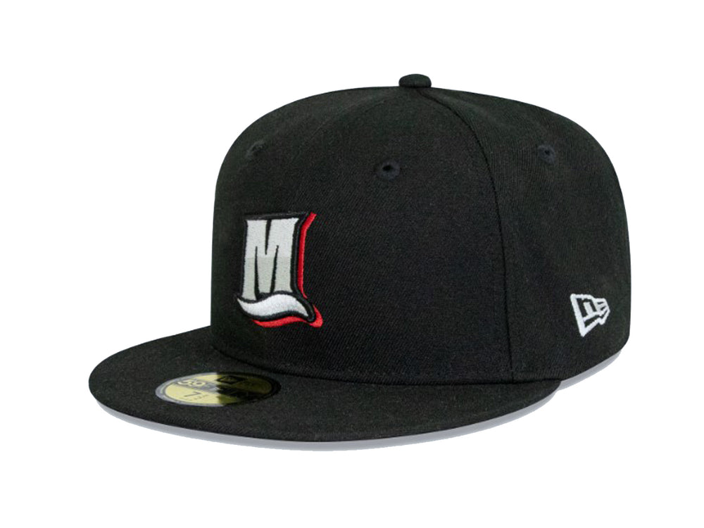 Gorra de béisbol New Era color negro con logotipo bordado en la parte frontal.