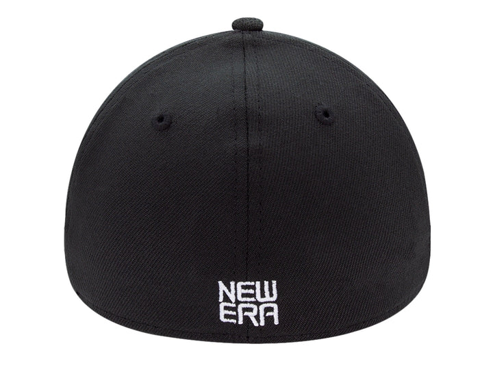 Gorra de béisbol New Era color negro con un logotipo bordado en colores verde, blanco y rojo en el frente.