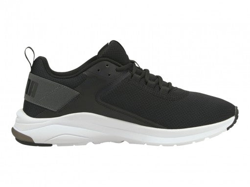 Tenis deportivos PUMA en color negro con suela blanca y detalles en gris.