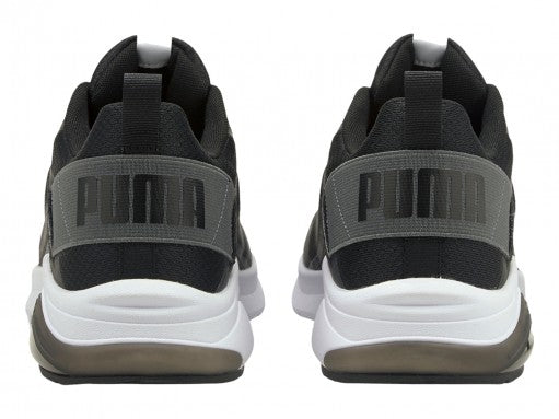 Tenis deportivos PUMA en color negro con suela blanca y detalles en gris.