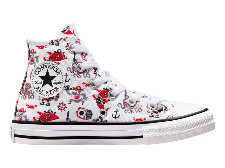Tenis Converse Chuck Taylor All Star Hi blancos con estampado de piratas en rojo y negro.