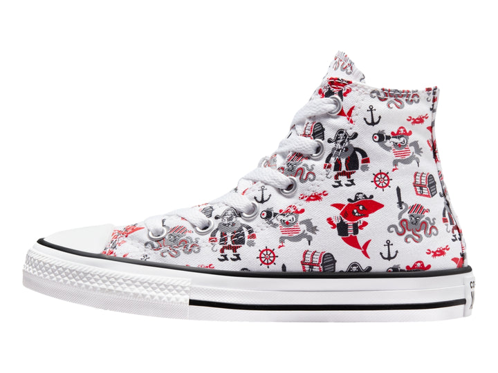 Tenis Converse Chuck Taylor All Star Hi blancos con estampado de piratas en rojo y negro.