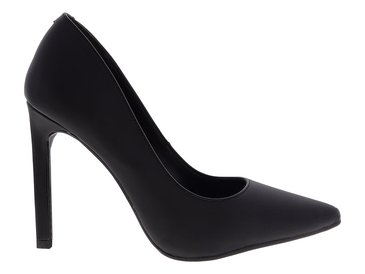 Zapato de tacón alto estilo stiletto en color negro con acabado mate y punta cerrada para mujer.