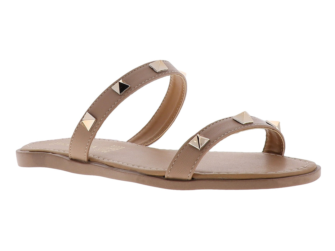 Sandalias planas color beige con tachuelas doradas para niña.