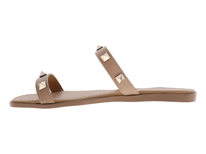 Sandalias planas color beige con tachuelas doradas para niña.
