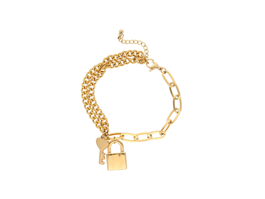 Pulsera de cadena doble en color oro con dijes de candado y llave.