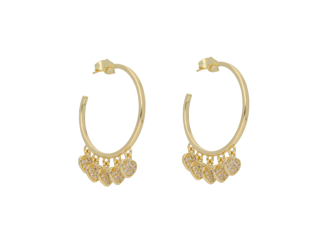 Par de aretes tipo arracada en color oro con pequeños dijes circulares colgantes.
