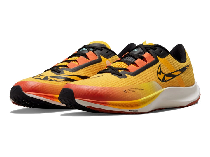 Tenis Nike Air Zoom Rival Fly 3 en color amarillo y naranja con detalles en negro y suela blanca.