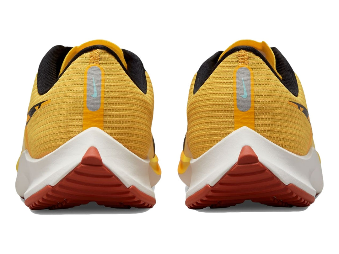 Tenis Nike Air Zoom Rival Fly 3 en color amarillo y naranja con detalles en negro y suela blanca.