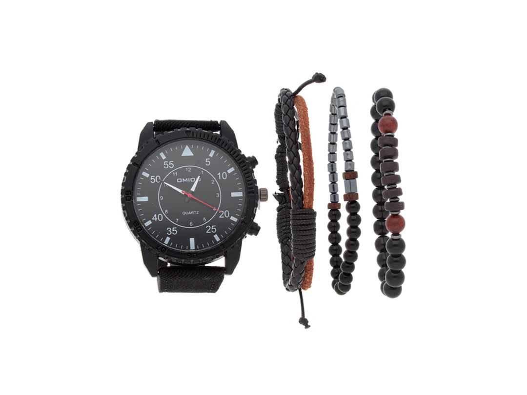 Set de reloj negro con tres pulseras coordinadas de cuentas y tejido en color negro y marrón.