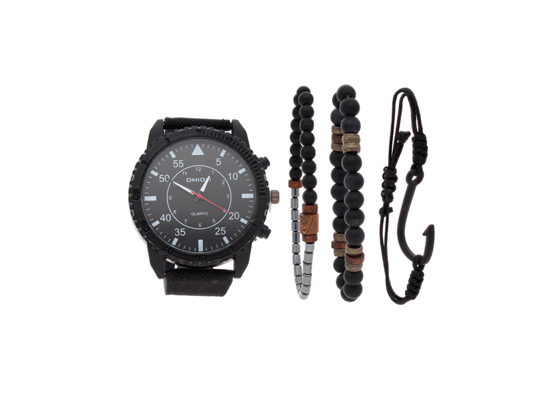Set de reloj negro con correa de cuero y tres pulseras complementarias de cuentas y cordón.