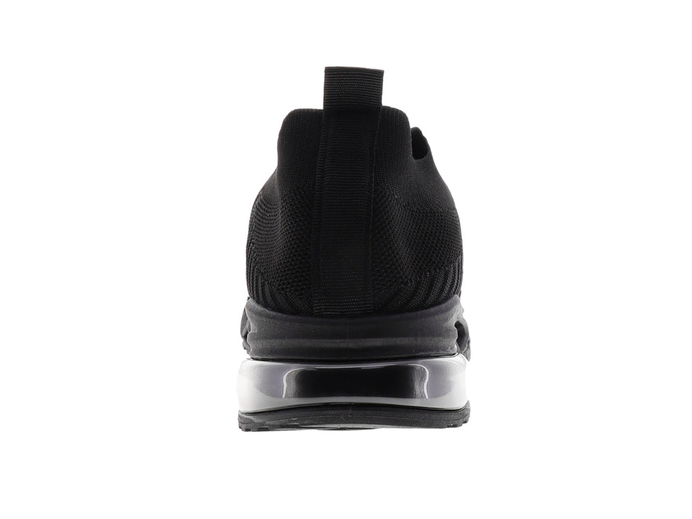 Tenis deportivos color negro con suela gruesa y tejido transpirable.