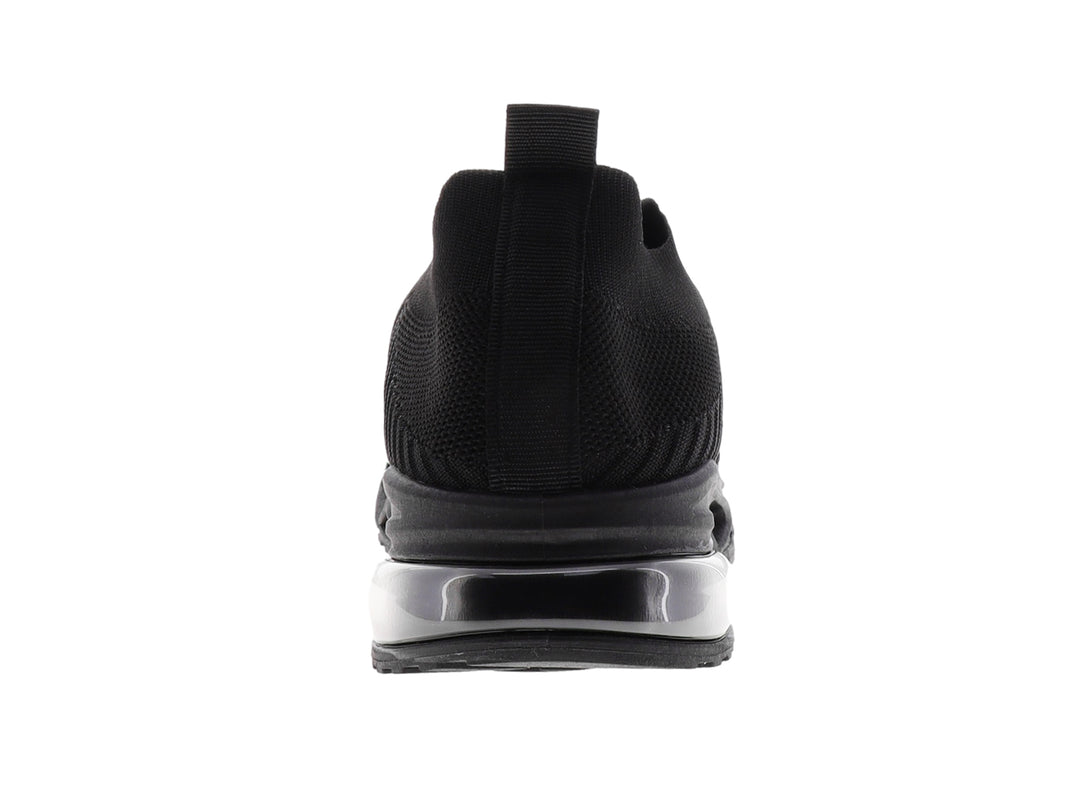 Tenis deportivos color negro con suela gruesa y tejido transpirable.