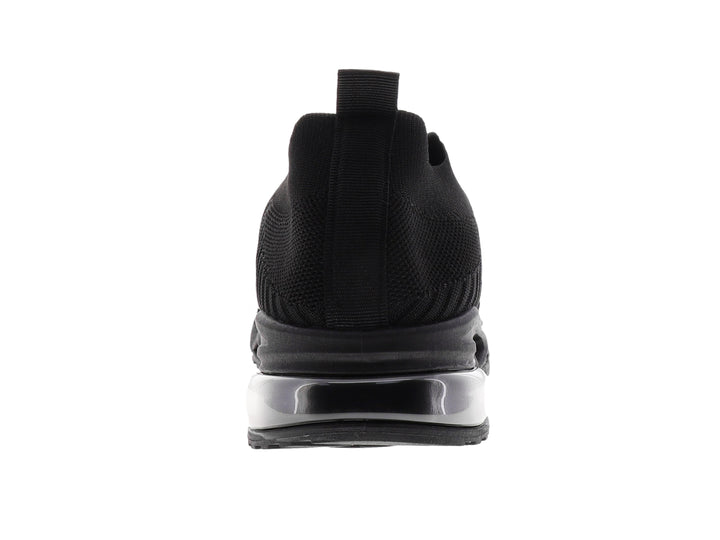 Tenis deportivos color negro con suela gruesa y tejido transpirable.