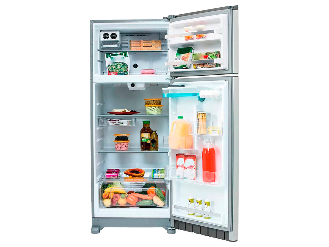 Refrigerador Whirlpool de acero inoxidable con congelador superior y dispensador de agua frontal.