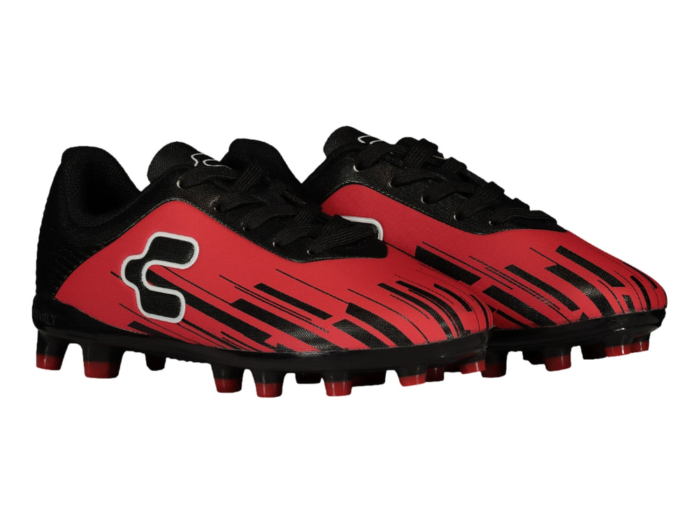 Zapato de fútbol Charly color rojo y negro con suela de tacos para pasto natural.