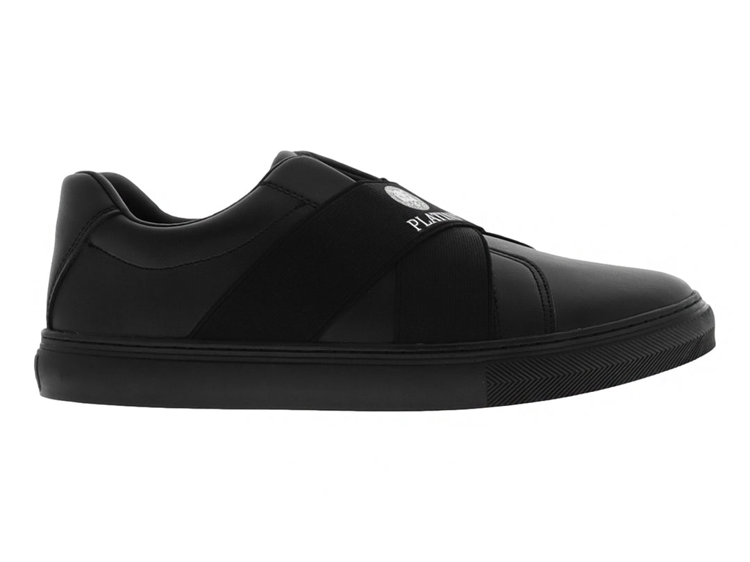 Zapato casual slip-on color negro marca Platini con suela plana y acabado mate.