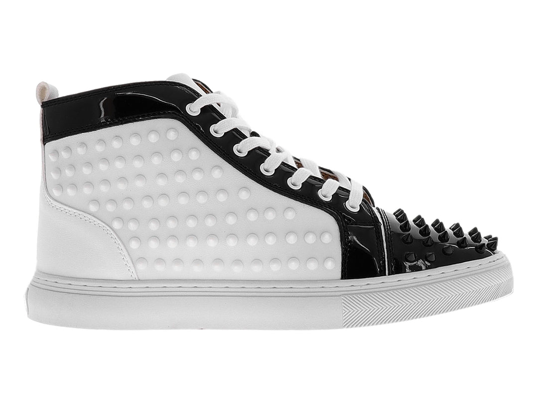 Tenis tipo bota PLATINI en color blanco y negro con detalles de tachuelas y acabado brillante.