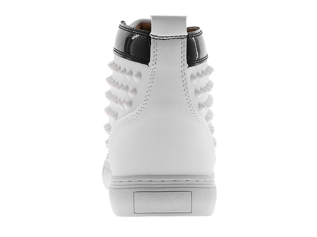 Tenis tipo bota PLATINI en color blanco y negro con detalles de tachuelas y acabado brillante.