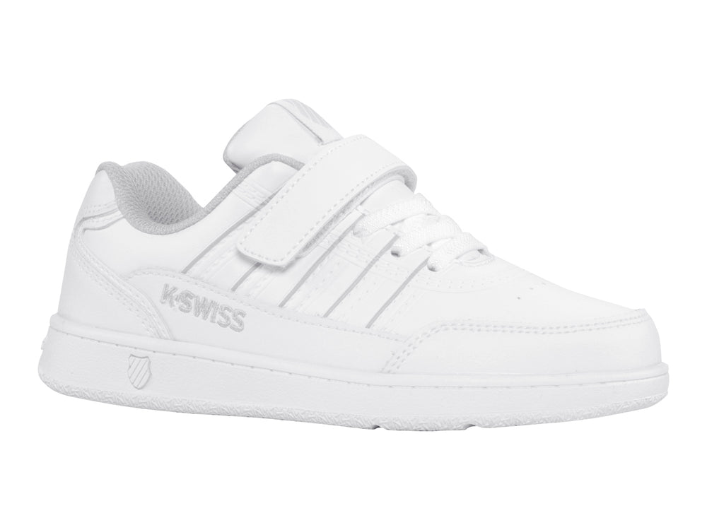 Tenis blancos K-Swiss con cierre de velcro y agujetas.