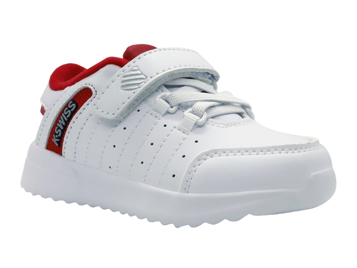 Tenis deportivos K-Swiss para niño en color blanco con detalles en rojo y cierre de velcro.