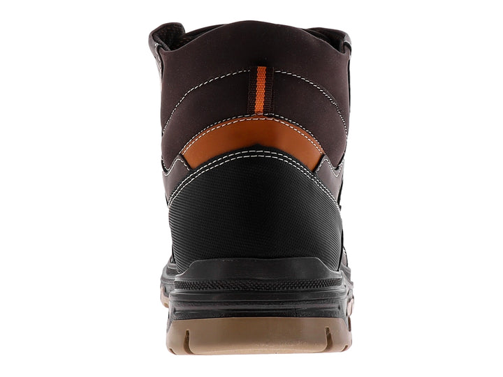 Bota deportiva Merano color chocolate con detalles en negro y naranja, suela robusta para terreno accidentado.