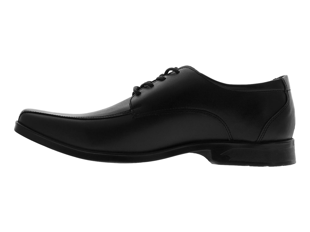 Zapato formal Merano para hombre en color negro, de material sintético liso con agujetas y suela cómoda.