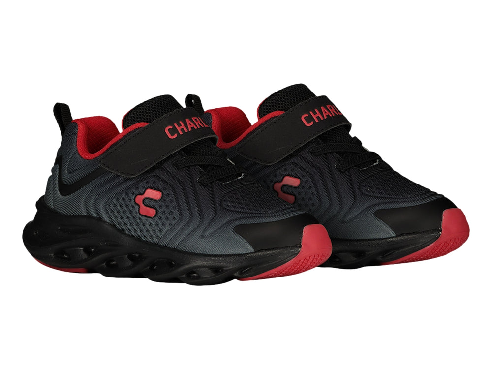 Tenis deportivos Charly color negro con detalles en rojo y cierre de velcro.
