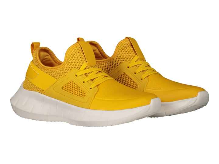 Tenis deportivos Charly color amarillo con suela blanca gruesa.