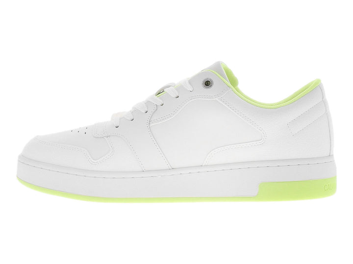 Tenis blancos Calvin Klein con detalles y suela en color amarillo neón, diseño deportivo y moderno.