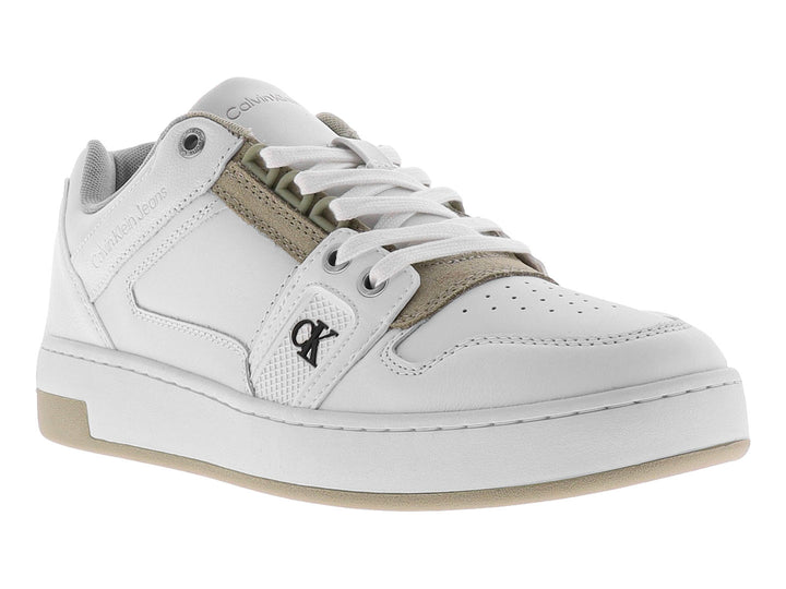 Tenis casuales Calvin Klein en color blanco con detalles en beige y suela blanca.