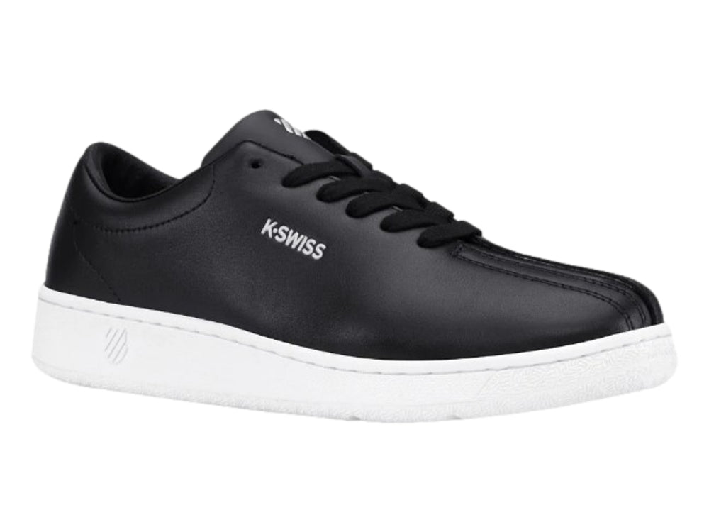 Tenis K-Swiss Classic Startup en color negro con suela blanca y agujetas negras.