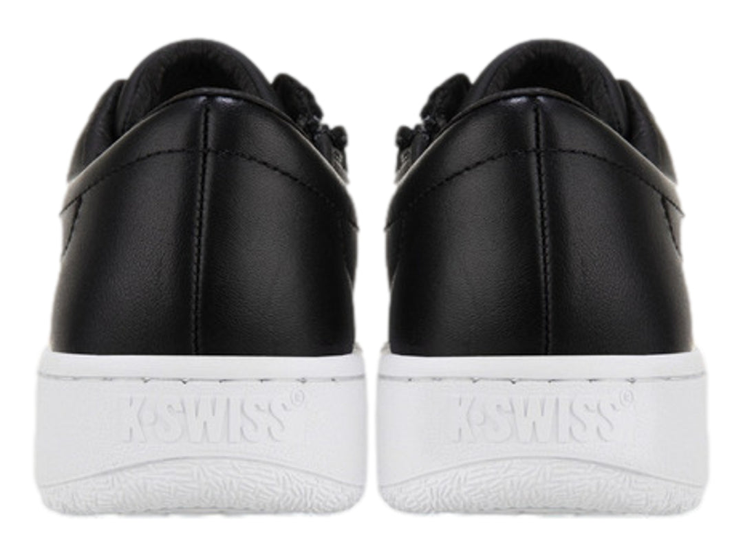 Tenis K-Swiss Classic Startup en color negro con suela blanca y agujetas negras.