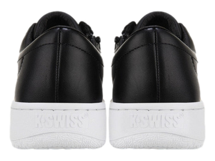 Tenis K-Swiss Classic Startup en color negro con suela blanca y agujetas negras.