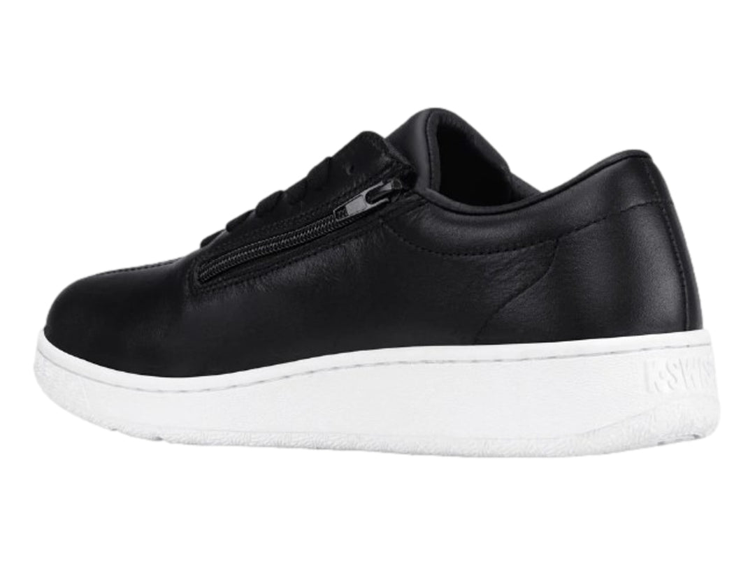 Tenis K-Swiss Classic Startup en color negro con suela blanca y agujetas negras.