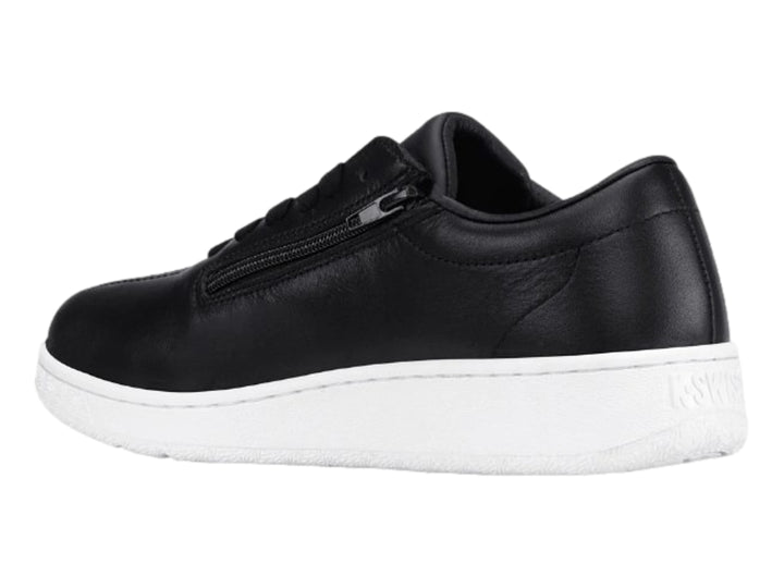 Tenis K-Swiss Classic Startup en color negro con suela blanca y agujetas negras.